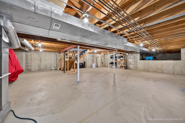 425 Brentwood Court, Roselle, IL 60172