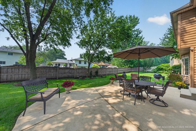 425 Brentwood Court, Roselle, IL 60172
