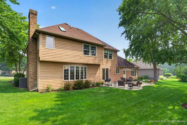 425 Brentwood Court, Roselle, IL 60172