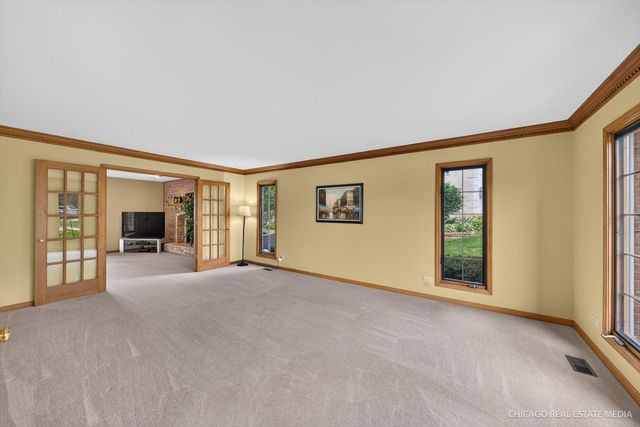 425 Brentwood Court, Roselle, IL 60172
