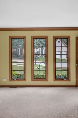 425 Brentwood Court, Roselle, IL 60172