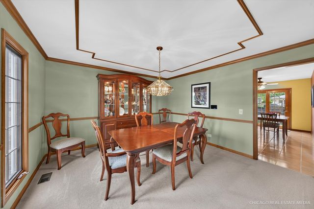 425 Brentwood Court, Roselle, IL 60172