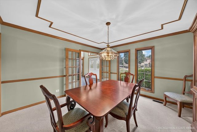 425 Brentwood Court, Roselle, IL 60172