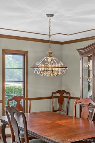 425 Brentwood Court, Roselle, IL 60172