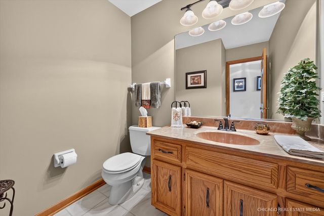 425 Brentwood Court, Roselle, IL 60172