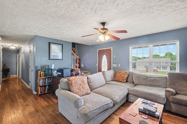 2022 Gardendale Dr, Murfreesboro, TN 37130