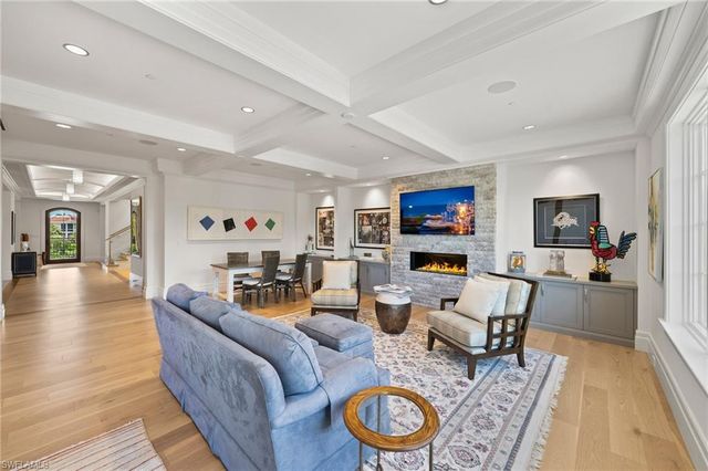 745 12th AVE S # 103, Naples, FL 34102