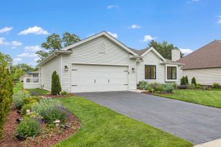 1004 Golden Avenue, Woodstock, IL 60098