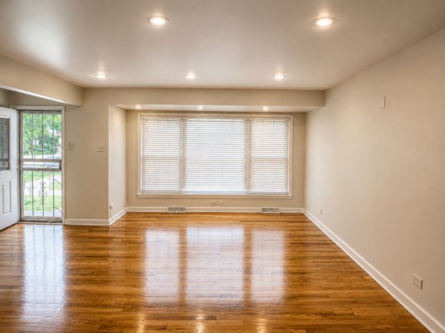 8124 S Wabash Avenue, Chicago, IL 60619