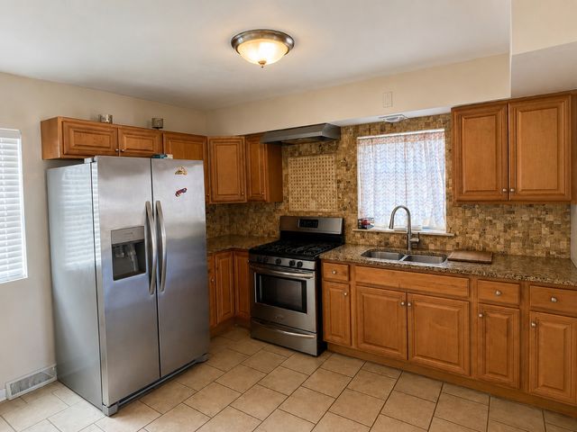 8124 S Wabash Avenue, Chicago, IL 60619