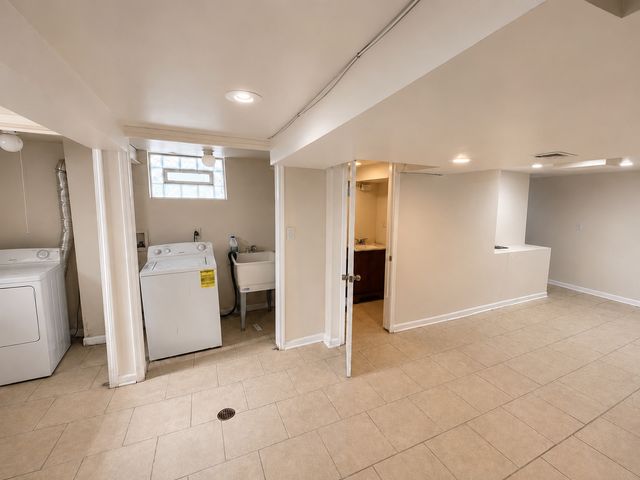 8124 S Wabash Avenue, Chicago, IL 60619