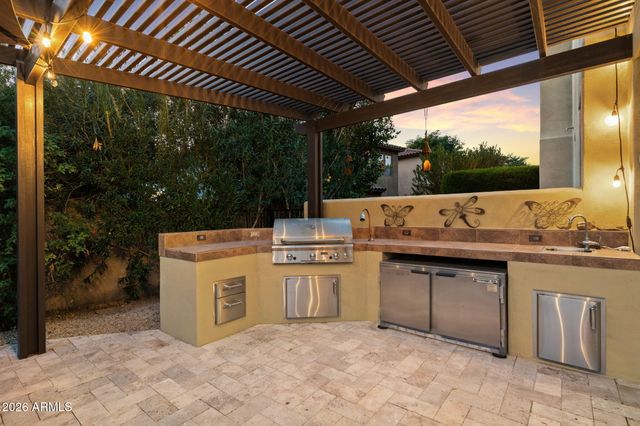 3729 E Robin Lane, Phoenix, AZ 85050