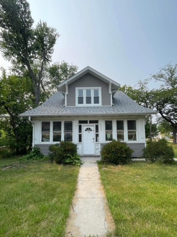 8370 ARCHER Avenue 1F, Willow Springs, IL 60480