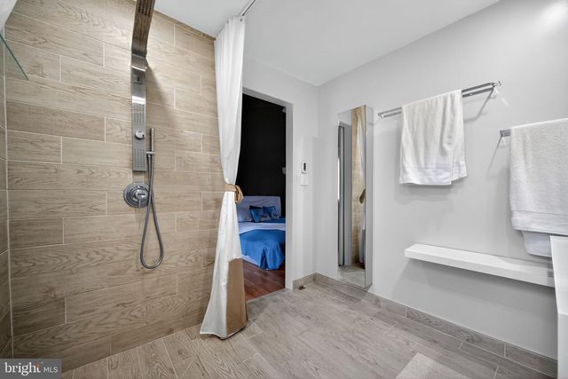 575 W VALLEY RD, Wayne, PA 19087