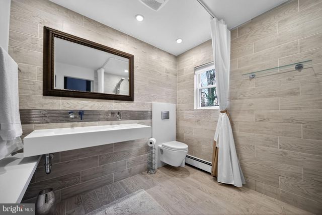 575 W VALLEY RD, Wayne, PA 19087