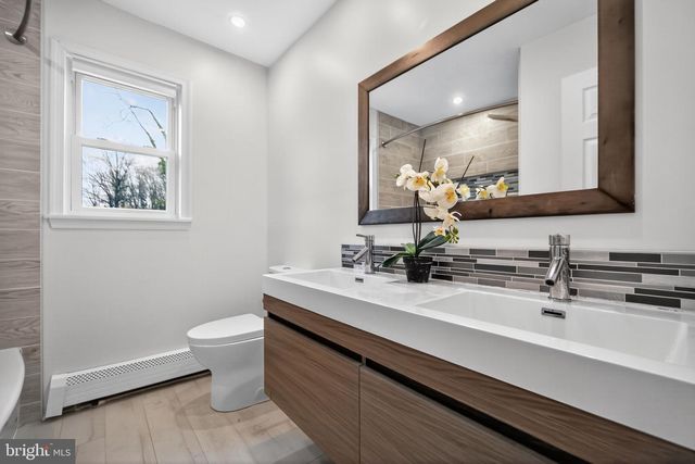 575 W VALLEY RD, Wayne, PA 19087