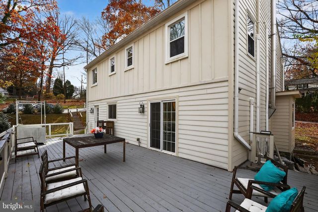 575 W VALLEY RD, Wayne, PA 19087