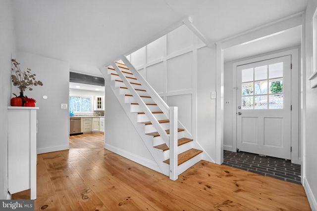 575 W VALLEY RD, Wayne, PA 19087