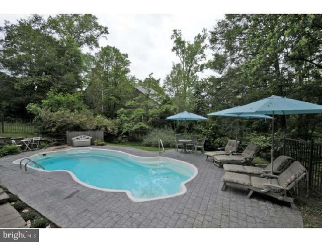 575 W VALLEY RD, Wayne, PA 19087