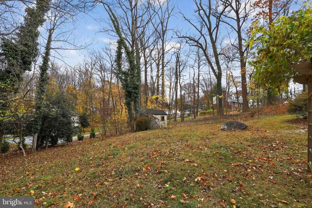 575 W VALLEY RD, Wayne, PA 19087