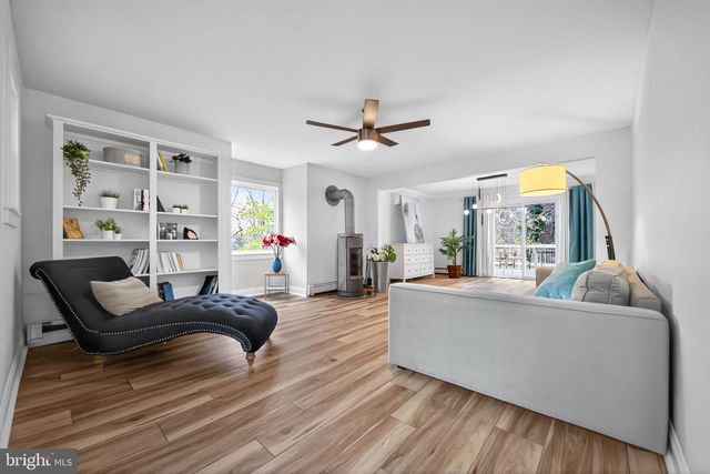 575 W VALLEY RD, Wayne, PA 19087