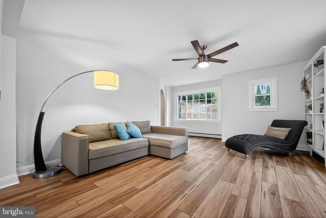 575 W VALLEY RD, Wayne, PA 19087