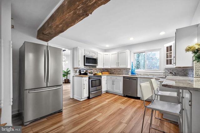 575 W VALLEY RD, Wayne, PA 19087