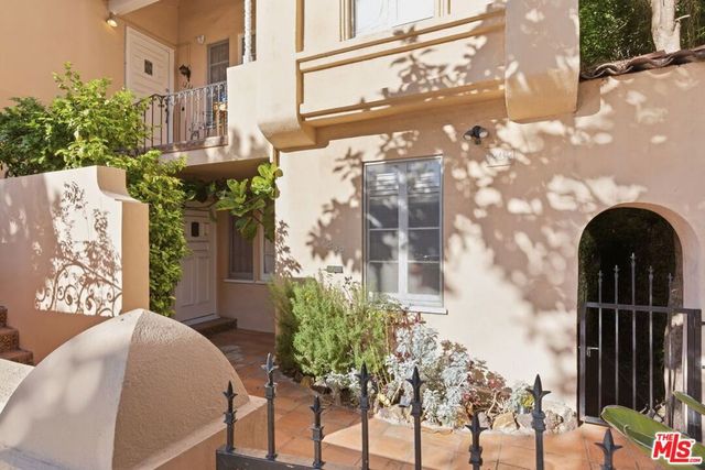 1232 Smithwood Drive, Los Angeles, CA 90035