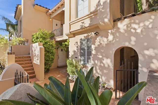 1232 Smithwood Drive, Los Angeles, CA 90035