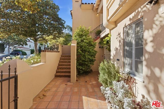 1232 Smithwood Drive, Los Angeles, CA 90035