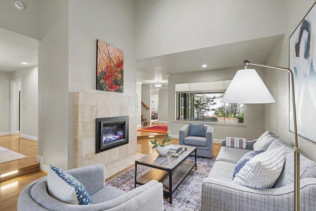 2002 University Park Dr, Sacramento, CA 95825