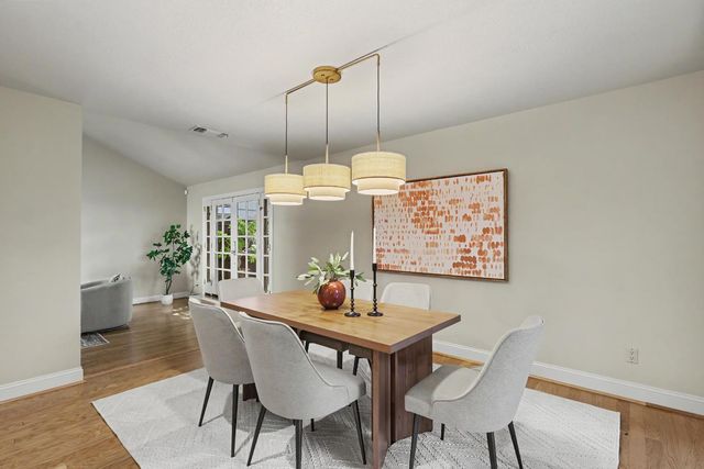2002 University Park Dr, Sacramento, CA 95825