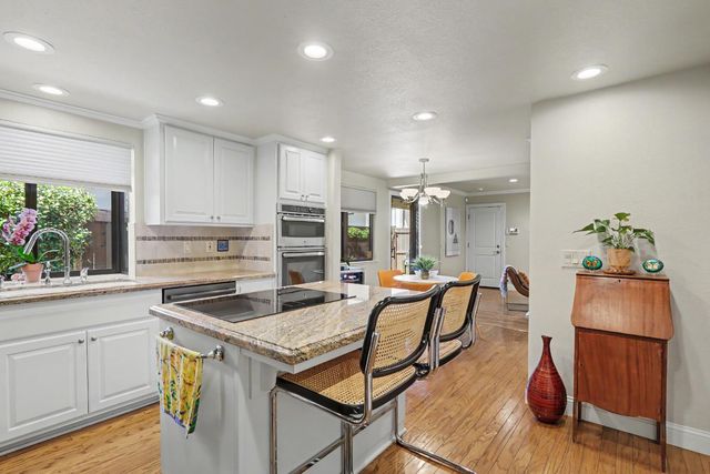 2002 University Park Dr, Sacramento, CA 95825