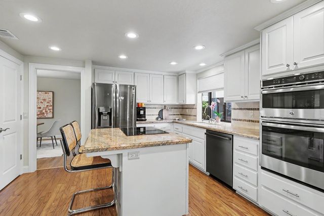 2002 University Park Dr, Sacramento, CA 95825