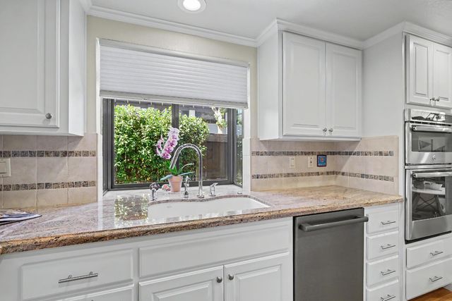 2002 University Park Dr, Sacramento, CA 95825
