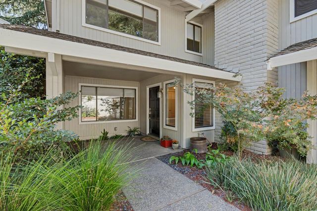 2002 University Park Dr, Sacramento, CA 95825