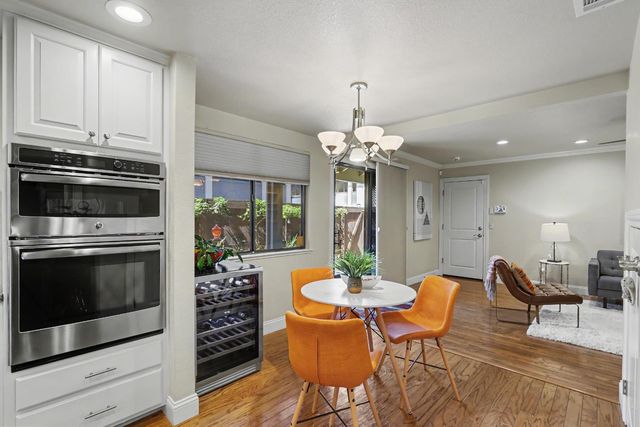 2002 University Park Dr, Sacramento, CA 95825
