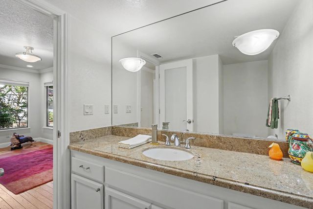 2002 University Park Dr, Sacramento, CA 95825