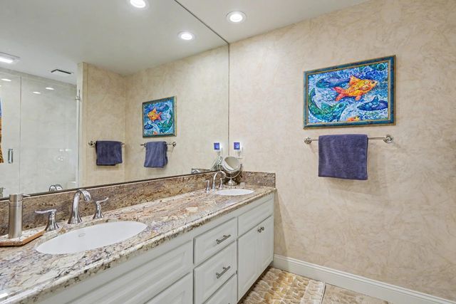 2002 University Park Dr, Sacramento, CA 95825