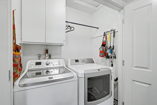 2002 University Park Dr, Sacramento, CA 95825