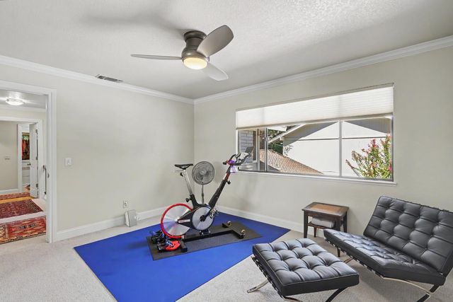 2002 University Park Dr, Sacramento, CA 95825