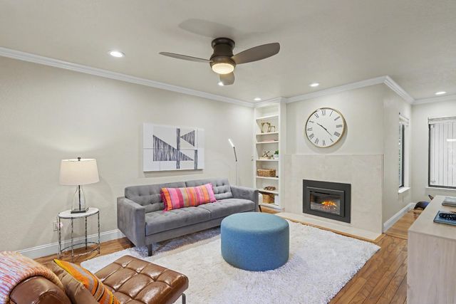 2002 University Park Dr, Sacramento, CA 95825