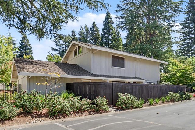 2002 University Park Dr, Sacramento, CA 95825