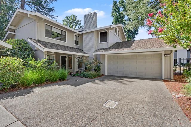 2002 University Park Dr, Sacramento, CA 95825