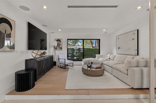 3343 NE 166th St, North Miami Beach, FL 33160