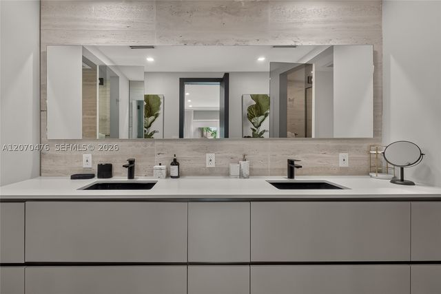 3343 NE 166th St, North Miami Beach, FL 33160