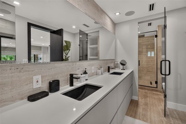 3343 NE 166th St, North Miami Beach, FL 33160