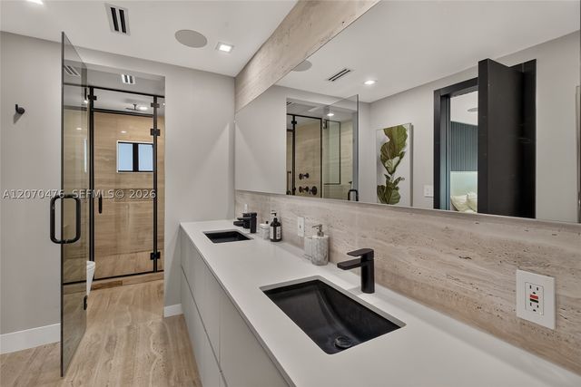 3343 NE 166th St, North Miami Beach, FL 33160