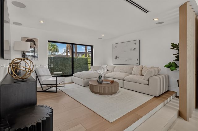 3343 NE 166th St, North Miami Beach, FL 33160