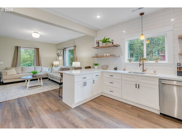 446 Ne COOK St, Portland, OR 97212